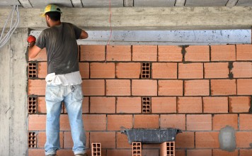 Quels sont les points à considérer pour bien choisir un maçon ?