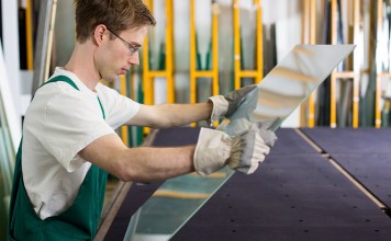 Bricolage et travaux de vitrerie : quelques outils indispensables à avoir