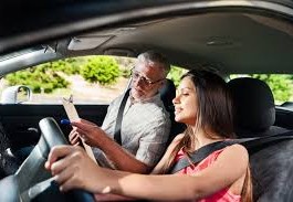 Vous passez le permis ? Voici la location de voiture à double commande