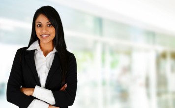 Hotesse accueil : faisable pour un job d’été ?