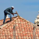 4 étapes à suivre pour résoudre les problèmes de fuite de toiture