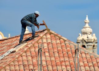 4 étapes à suivre pour résoudre les problèmes de fuite de toiture