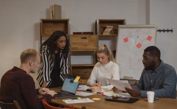 Comment une entreprise française recherche les meilleurs candidats pour un emploi?
