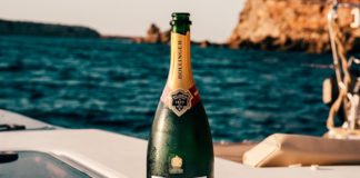 Servir du champagne Bollinger pour le mariage de sa fille. champagne Bollinger