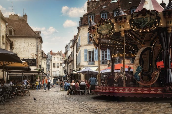 Espace Culturel : Catalyseur d'Échange d'Informations et de Dialogue