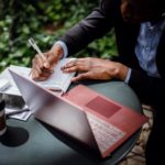 Informations et Médias Sociaux : Une Relation Complexe à l’Ère Numérique Informations et Médias Sociaux : Une Relation Complexe à l'Ère Numérique