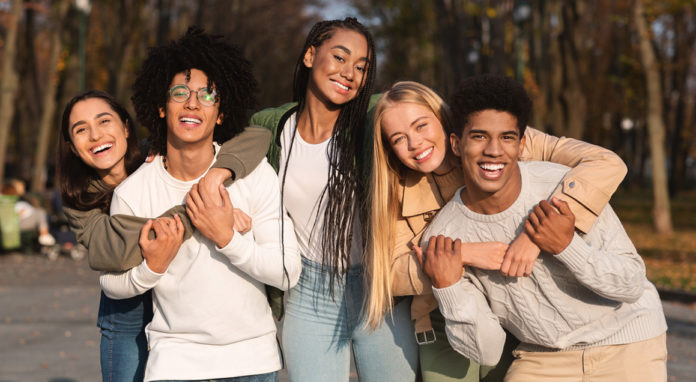 Mode femmes, hommes et enfants : tendances, styles et conseils pour toute la famille